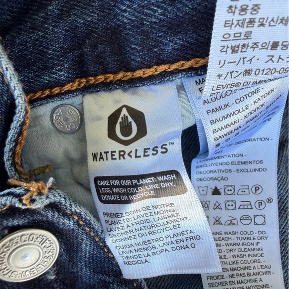 Levi’s Premium Ribcage Frayed Hem Denim Women’s Shorts 26 - Picture 8 of 8